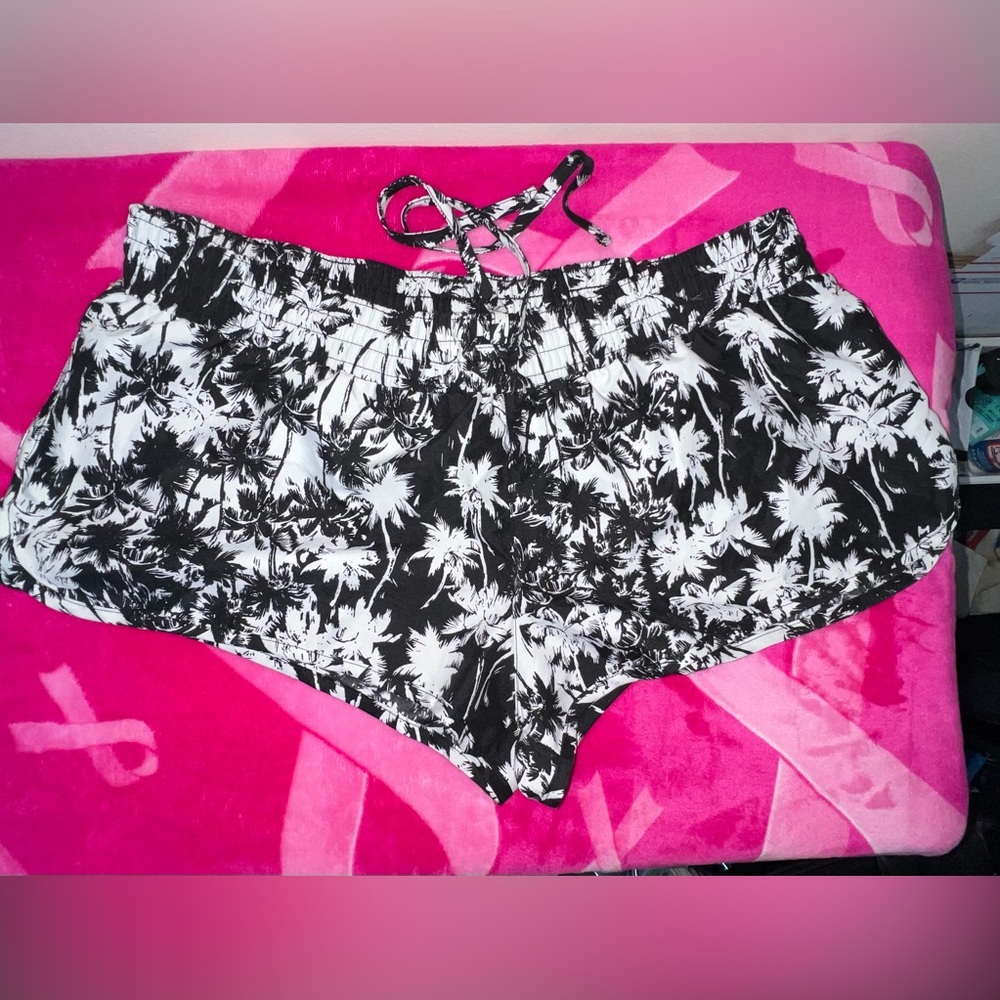 EUC Bongo Black & White Tropical Print Shorts Size XL